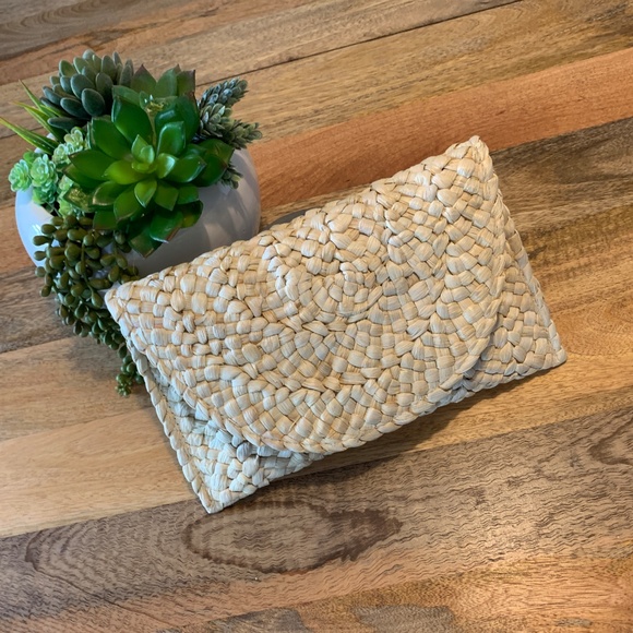 Handbags - 🆕 Clutch Purse Hand woven Straw Envelope Bag Cute